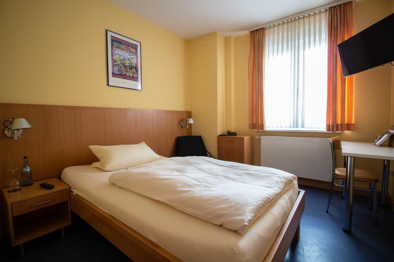 Hotel Goldene Gans Mannheim Bagian luar foto