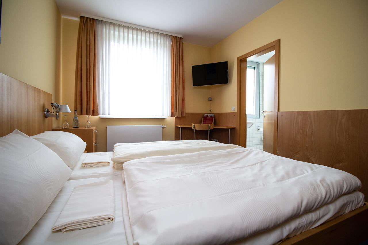 Hotel Goldene Gans Mannheim Bagian luar foto