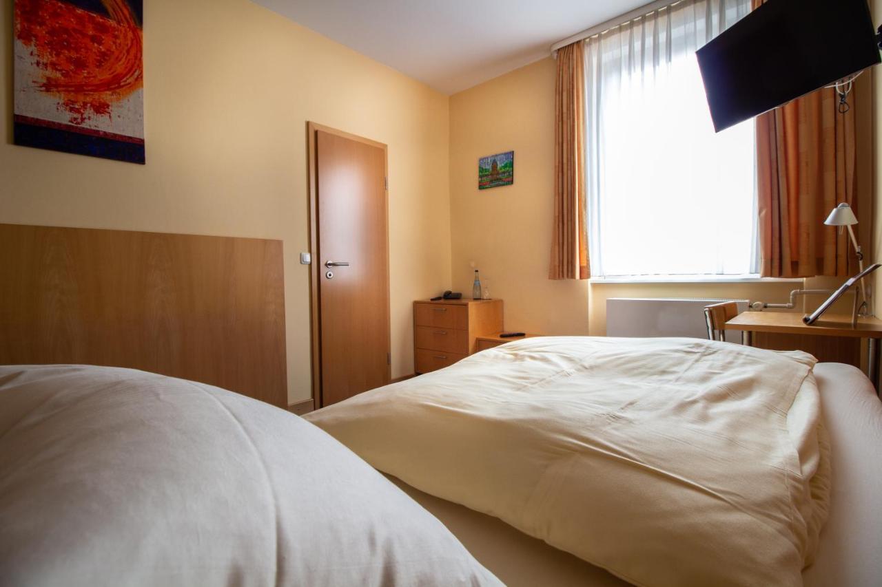 Hotel Goldene Gans Mannheim Bagian luar foto